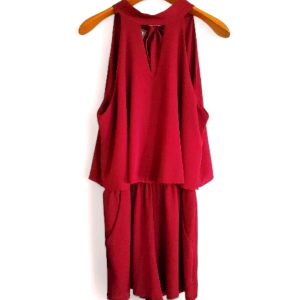 New-Tyche Maroon Cute Romper w/ 2 Pockets Large 100% Polyester. Great Condition!